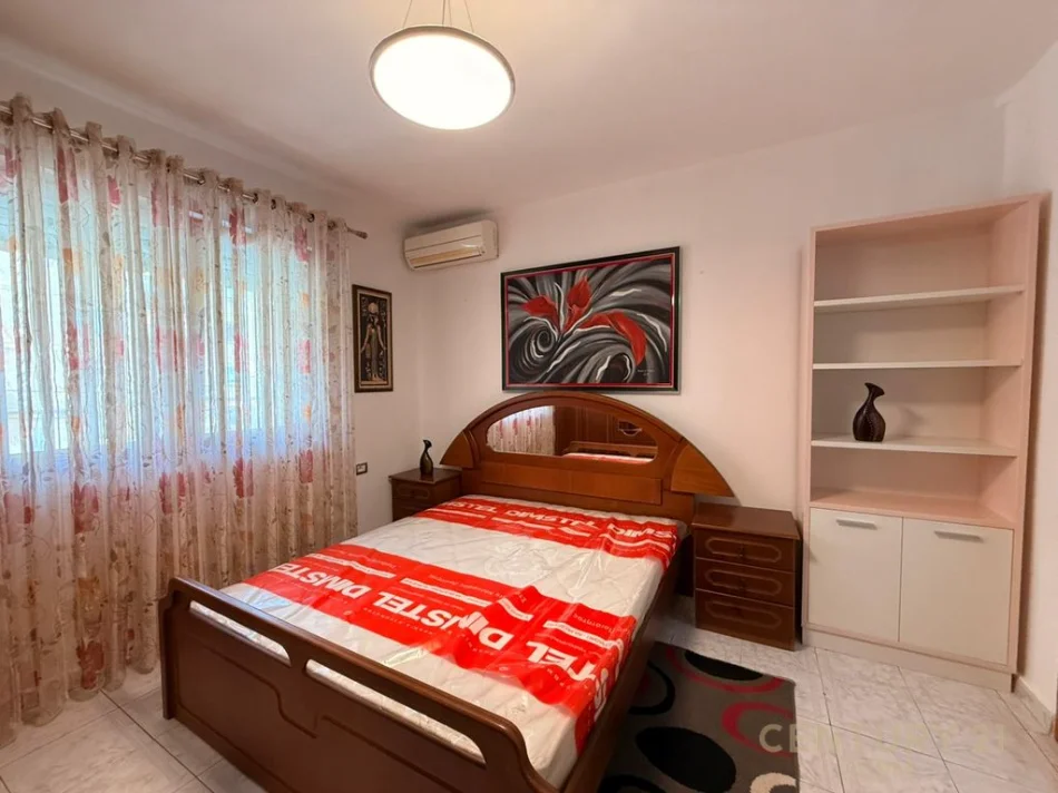 Tirane, jepet me qera apartament 1+1 Kati 2, 63 m² 550 € (ish parku muhamet gjollesha)