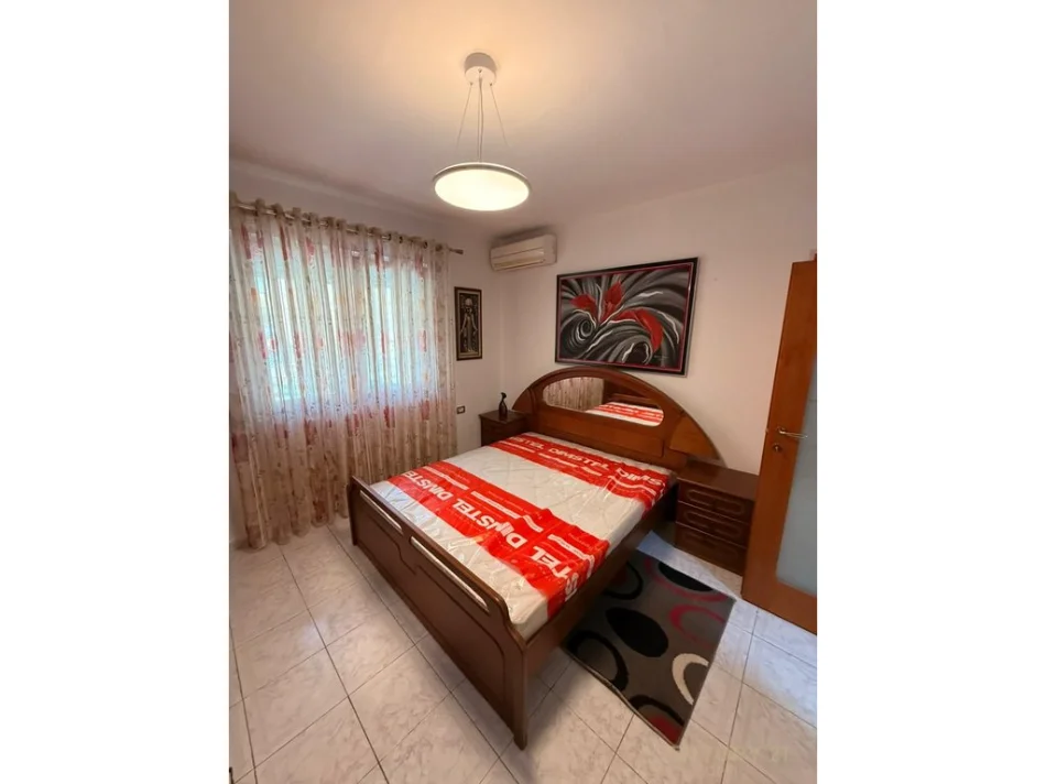 Tirane, jepet me qera apartament 1+1 Kati 2, 63 m² 550 € (ish parku muhamet gjollesha)
