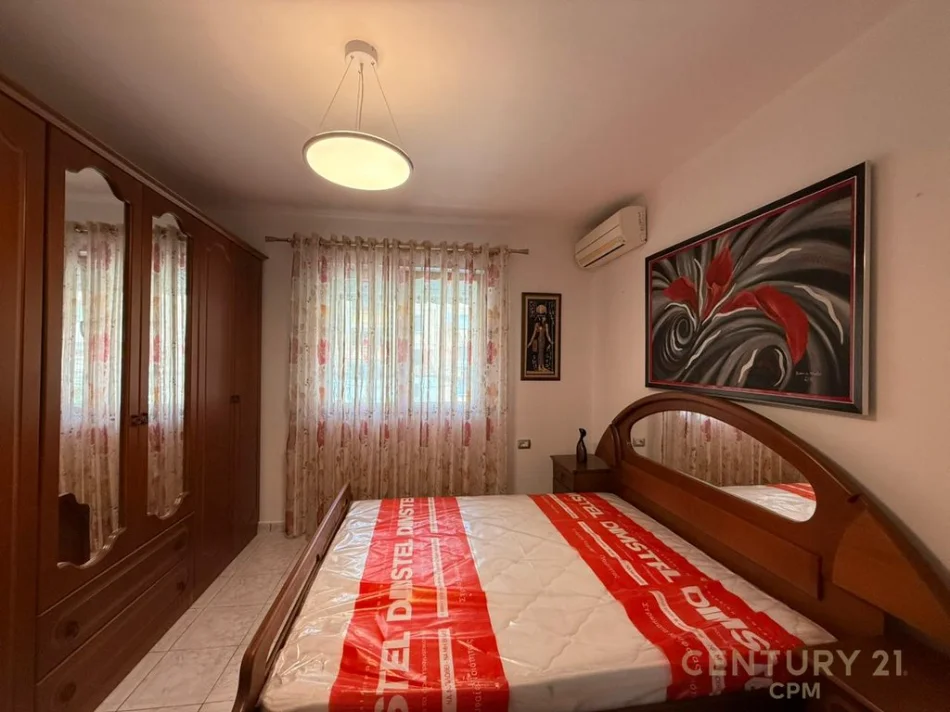 Tirane, jepet me qera apartament 1+1 Kati 2, 63 m² 550 € (ish parku muhamet gjollesha)