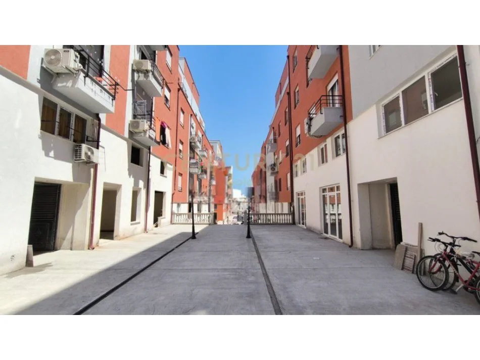 Tirane, shitet apartament 1+1 Kati 4, 67 m² 125.000 € 