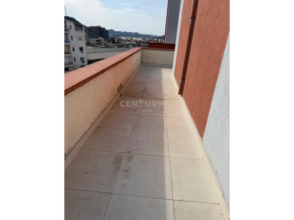 Tirane, shitet apartament 1+1+Ballkon Kati 4, 67 m² 125.000 € 