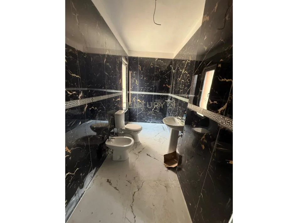 Tirane, shitet apartament 1+1+Ballkon Kati 4, 67 m² 125.000 € 