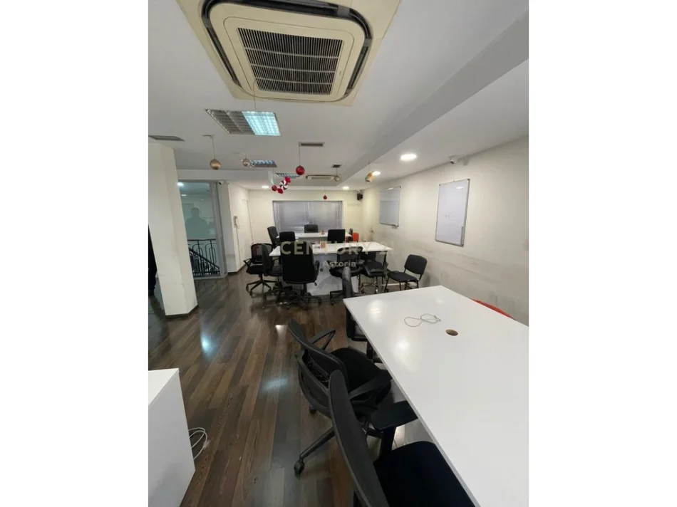 Tirane, jepet me qera ambjent biznesi Kati 2, 9.000 m² 9.000 € (Rruga e Durresit)