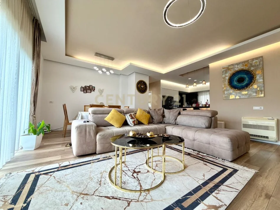 Tirane, shitet apartament 2+1 Kati 5, 167 m² 495.000 € (liqeni i thate)