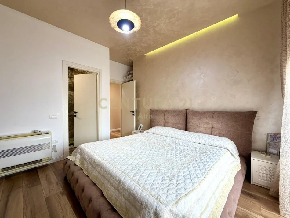 Tirane, shitet apartament 2+1 Kati 5, 167 m² 495.000 € (liqeni i thate)