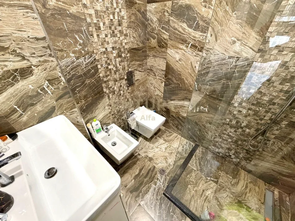 Tirane, shitet apartament 2+1 Kati 5, 167 m² 495.000 € (liqeni i thate)