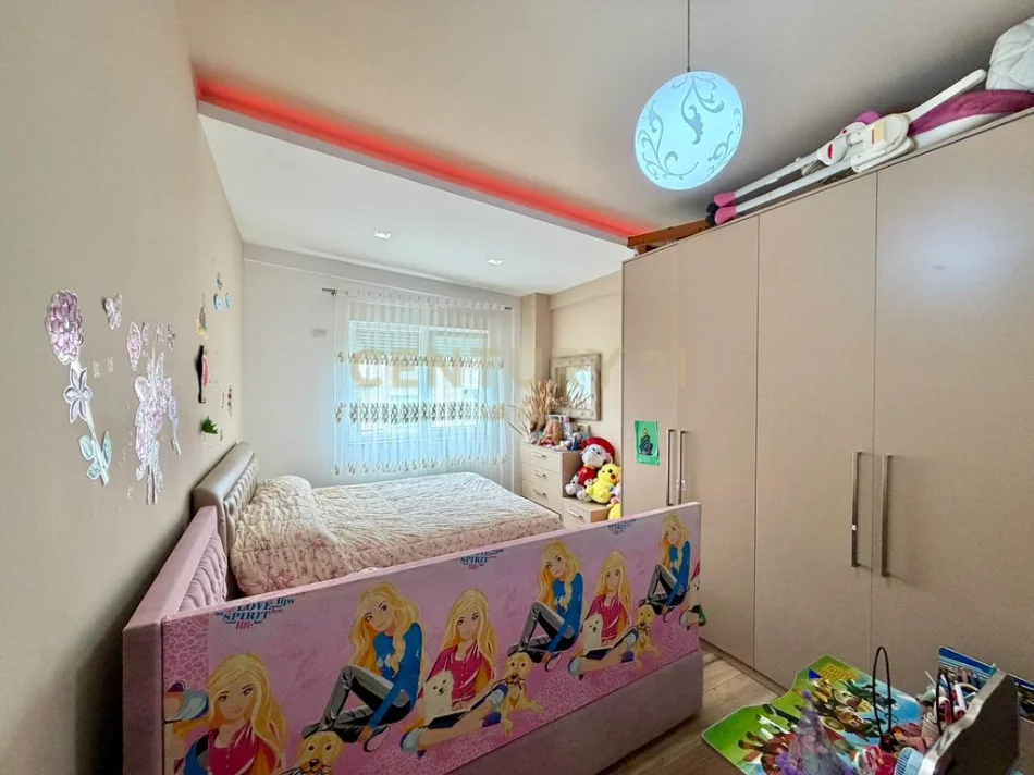 Tirane, shitet apartament 2+1 Kati 5, 167 m² 495.000 € (liqeni i thate)