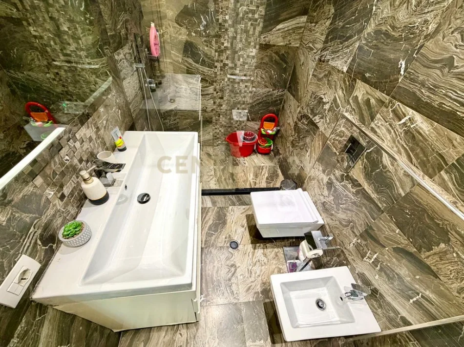 Tirane, shitet apartament 2+1 Kati 5, 167 m² 495.000 € (liqeni i thate)