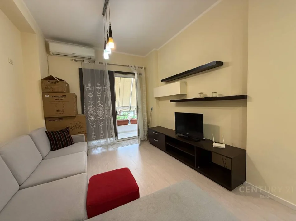 Tirane, jepet me qera apartament 1+1 Kati 2, 79 m² 600 € (kodra e diellit)
