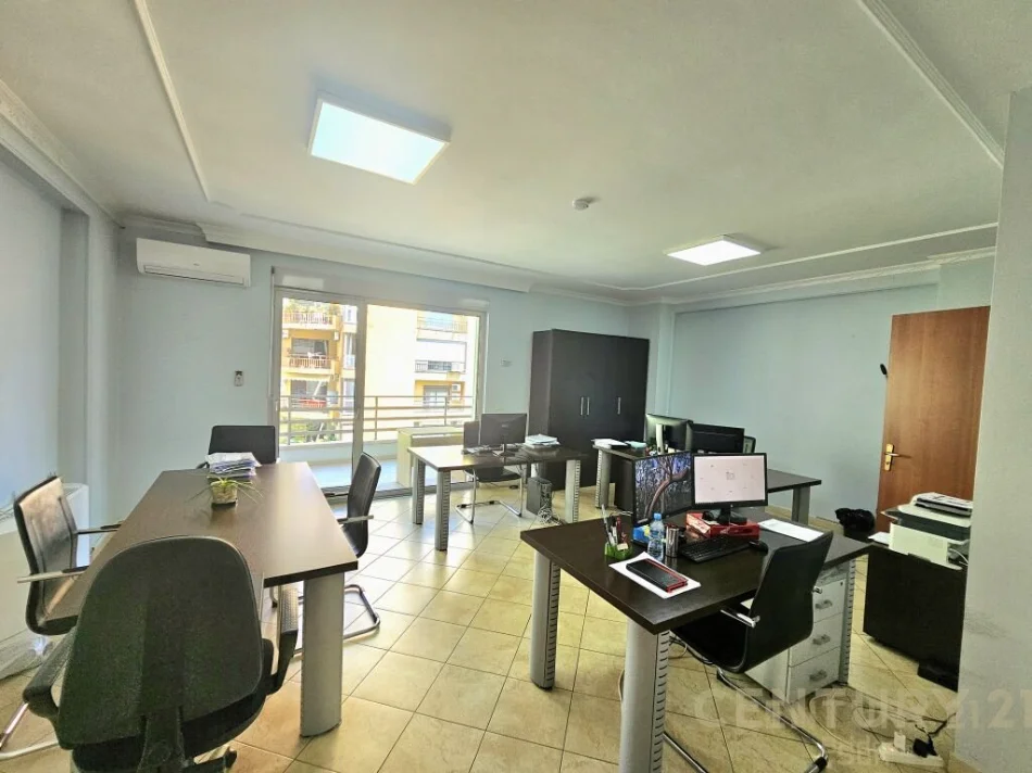 Tirane, jepet me qera zyre Kati 5, 130 m² 1.150 € 