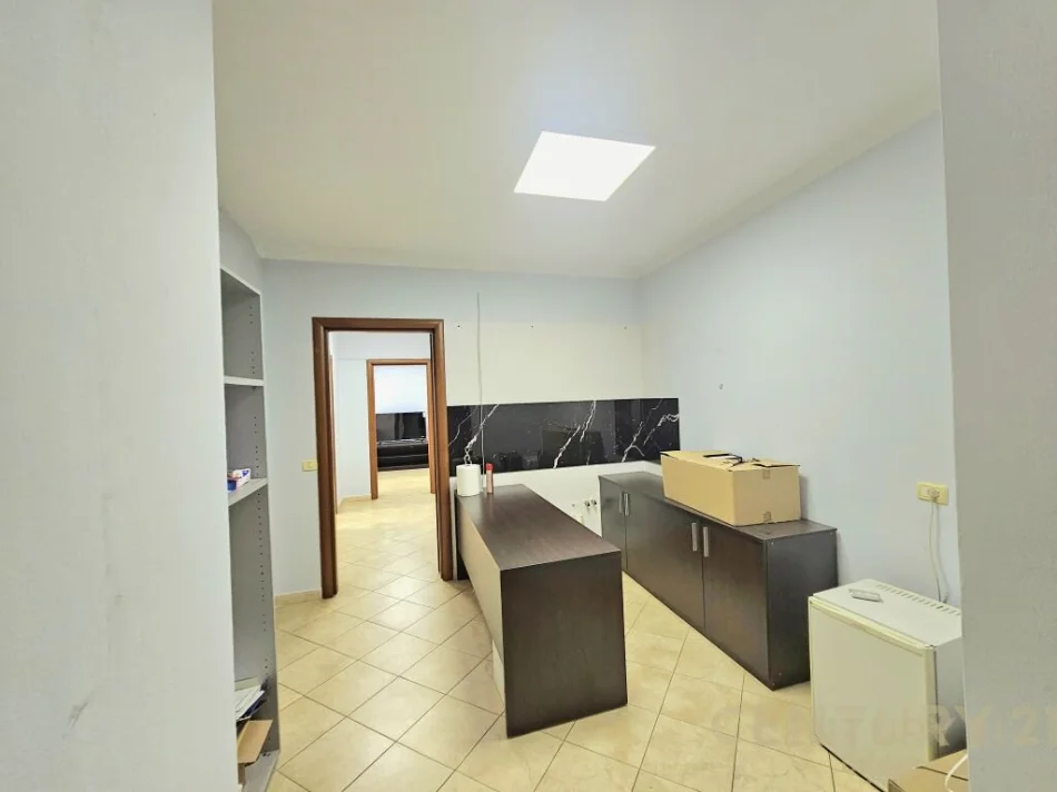 Tirane, jepet me qera zyre Kati 5, 130 m² 1.150 € 