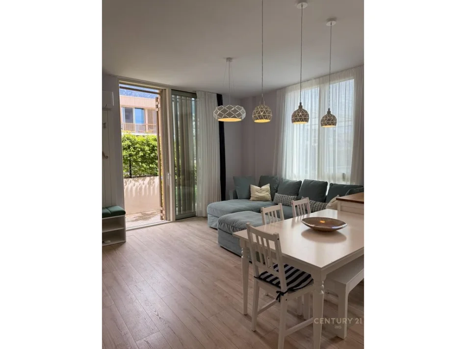 Shqiperi, shitet apartament 2+1 Kati 1, 650.000 € (DHERMI)