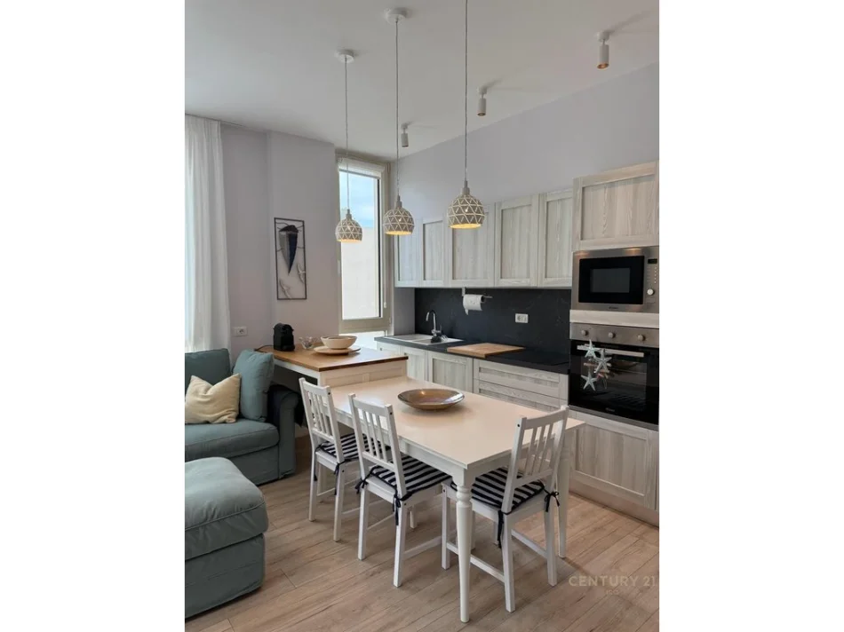 Shqiperi, shitet apartament 2+1 Kati 1, 650.000 € (DHERMI)