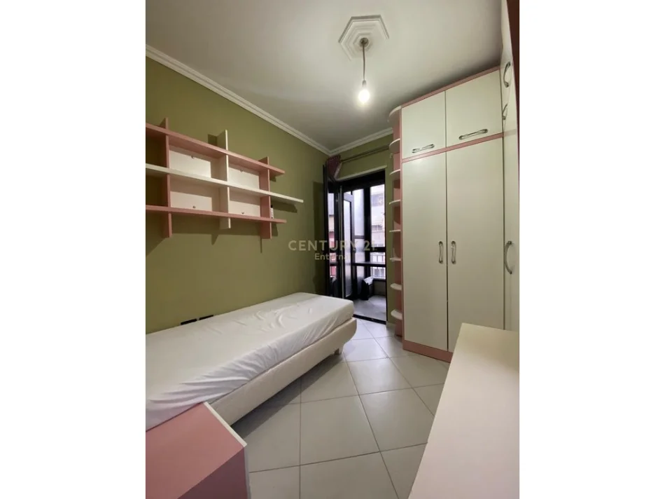 Tirane, shitet apartament 2+1+Ballkon Kati 5, 103 m² 170.000 € (astir)