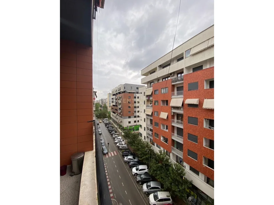 Tirane, shitet apartament 2+1+Ballkon Kati 5, 103 m² 170.000 € (astir)