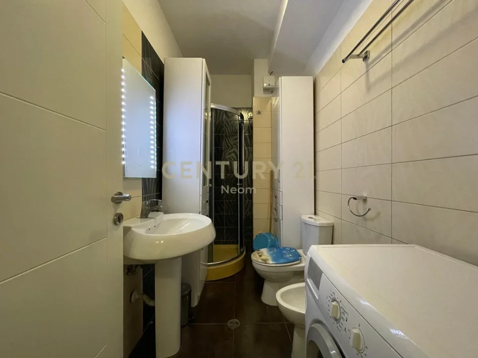 Tirane, shitet apartament 1+1 Kati 3, 67 m² 145.000 € (liqeni i thate)