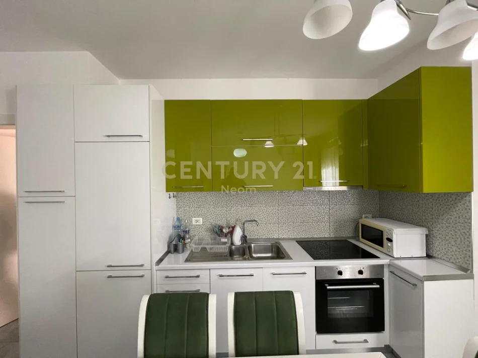 Tirane, shitet apartament 1+1 Kati 3, 67 m² 145.000 € (liqeni i thate)