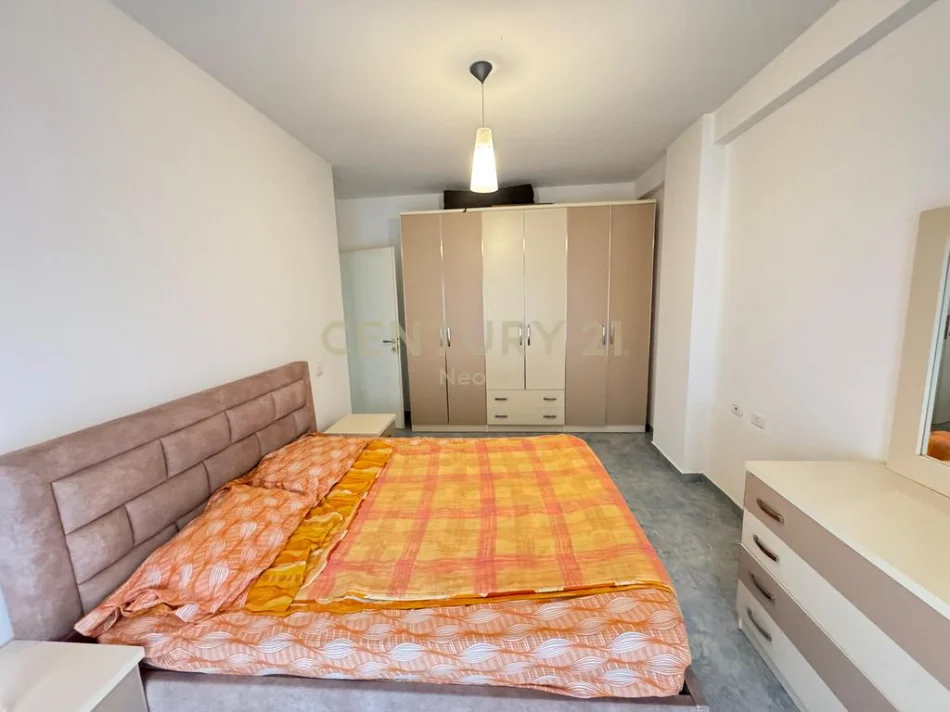 Tirane, shitet apartament 1+1 Kati 3, 67 m² 145.000 € (liqeni i thate)