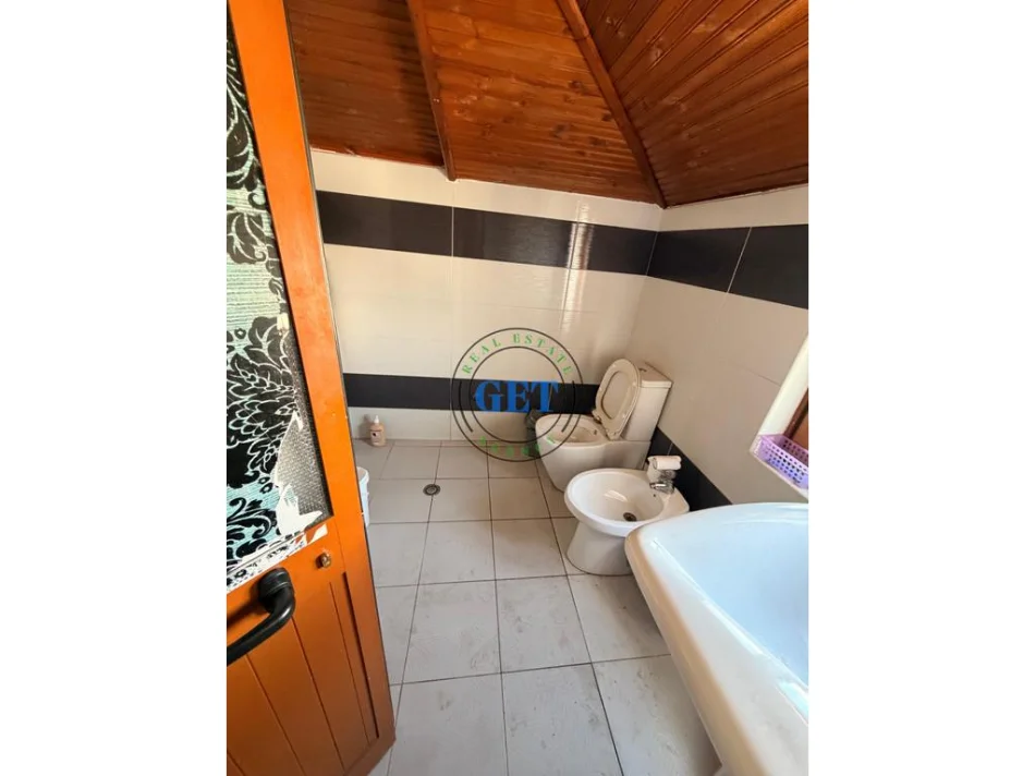Durres, jepet me qera apartament 2+1 Kati 3, 85 m² 300 € (Këneta)