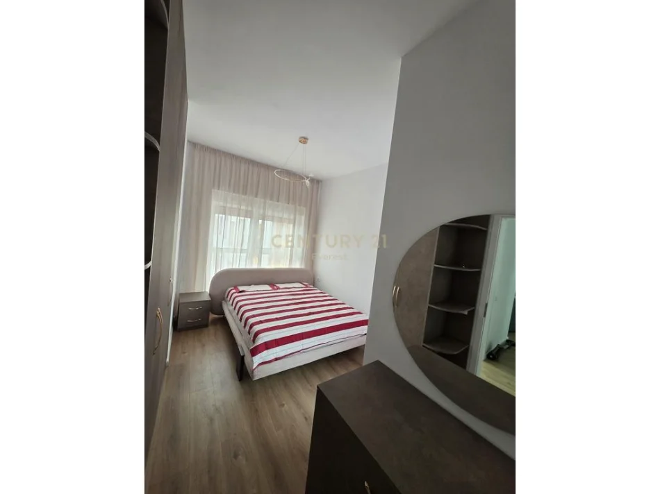 Tirane, jepet me qera apartament 2+1 Kati 8, 75 m² 550 € 
