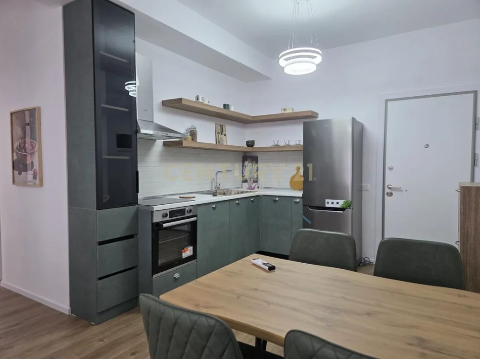 Tirane, jepet me qera apartament 2+1 Kati 8, 75 m² 550 € 
