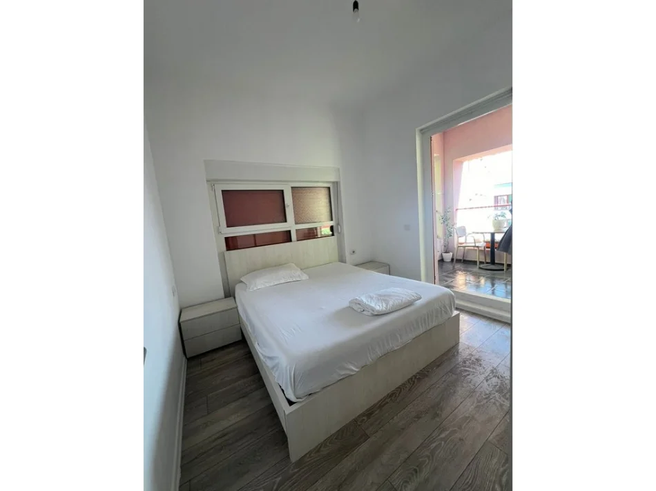 Tirane, shitet apartament 1+1 , 70 m² 130.000 € (Mangalemi)