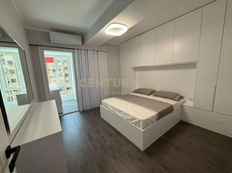 Tirane, jepet me qera apartament 2+1+Ballkon Kati 6, 70 m² 800 € 