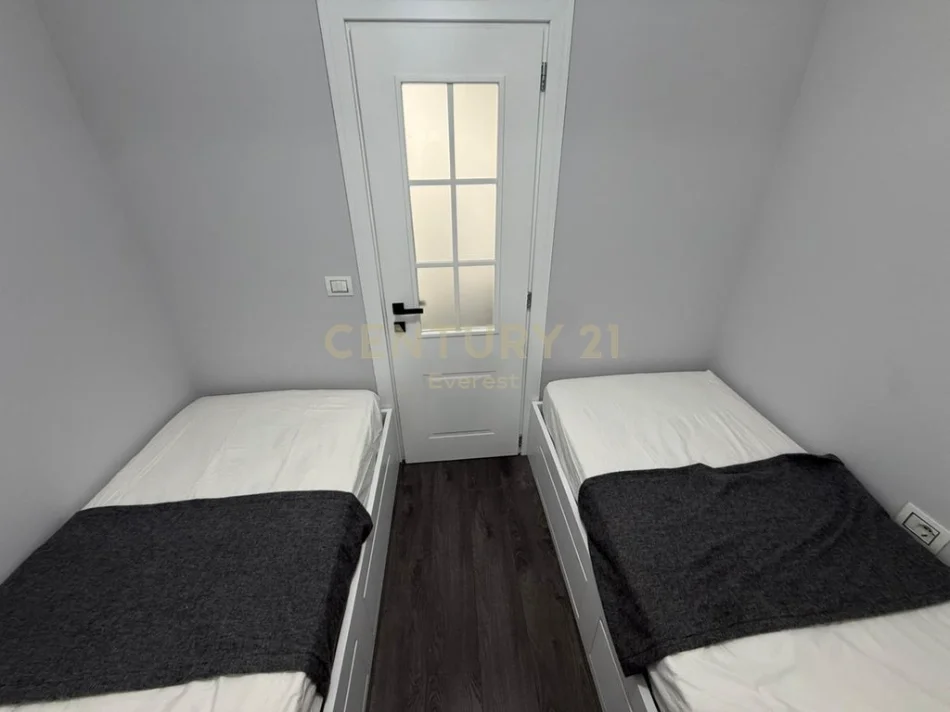 Tirane, jepet me qera apartament 2+1+Ballkon Kati 6, 70 m² 800 € 
