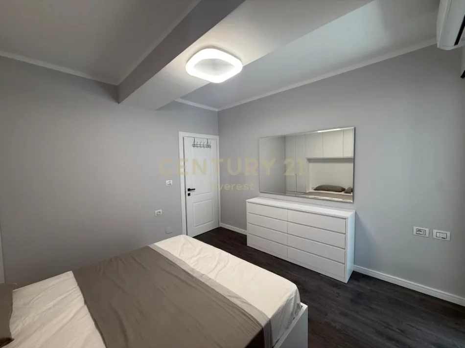 Tirane, jepet me qera apartament 2+1+Ballkon Kati 6, 70 m² 800 € 