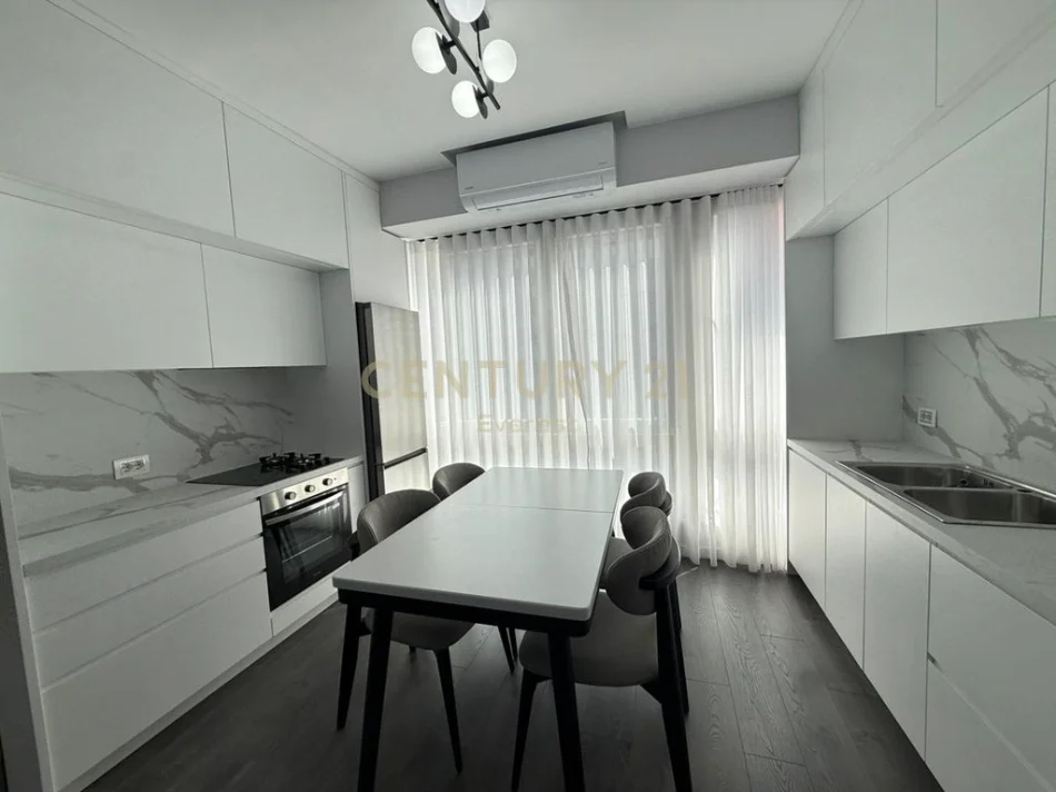 Tirane, jepet me qera apartament 2+1+Ballkon Kati 6, 70 m² 800 € 