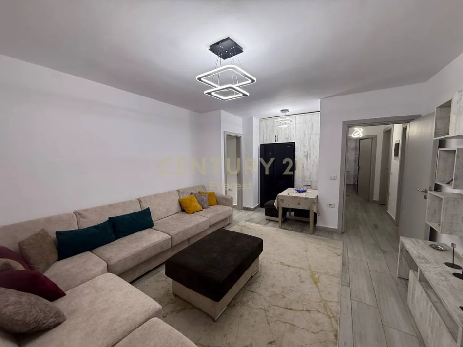 Tirane, jepet me qera apartament , 650 € 