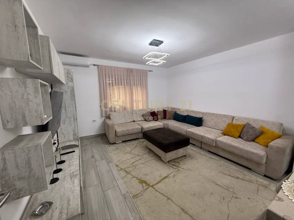 Tirane, jepet me qera apartament , 650 € 