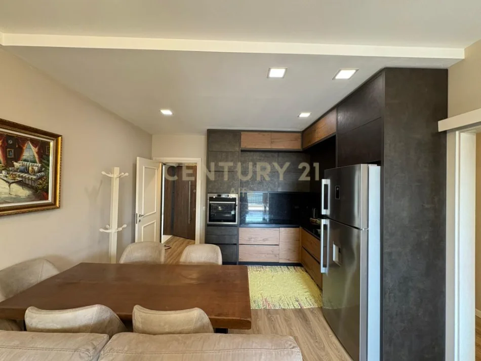 Tirane, jepet me qera apartament 2+1 Kati 6, 100 m² 700 € 