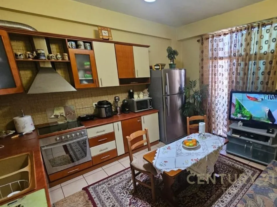 Tirane, jepet me qera apartament 2+1 Kati 5, 100 m² 550 € (rruga 4 deshmoret)