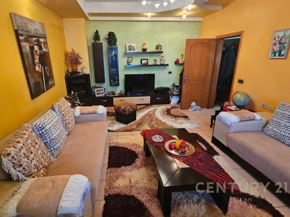 Tirane, jepet me qera apartament , 100 m² 550 € 