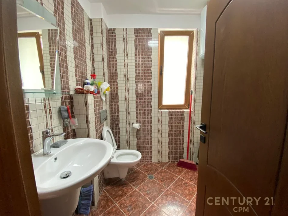 Tirane, jepet me qera apartament 1+1 Kati 3, 64 m² 550 € 