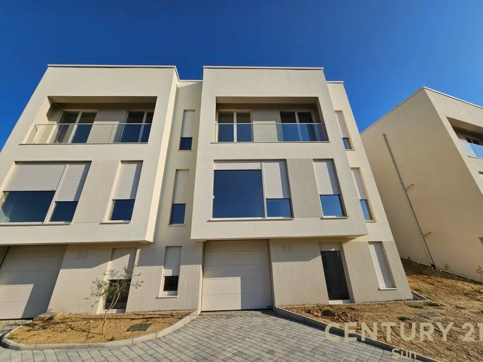 Tirane, jepet me qera apartament 3+1 , 335 m² 1.300 € (Sauk)