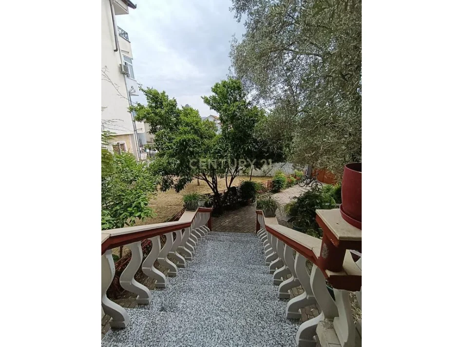 Tirane, shitet shtepi 2 Katshe Kati 2, 411 m² 265.000 € (babrru qender)