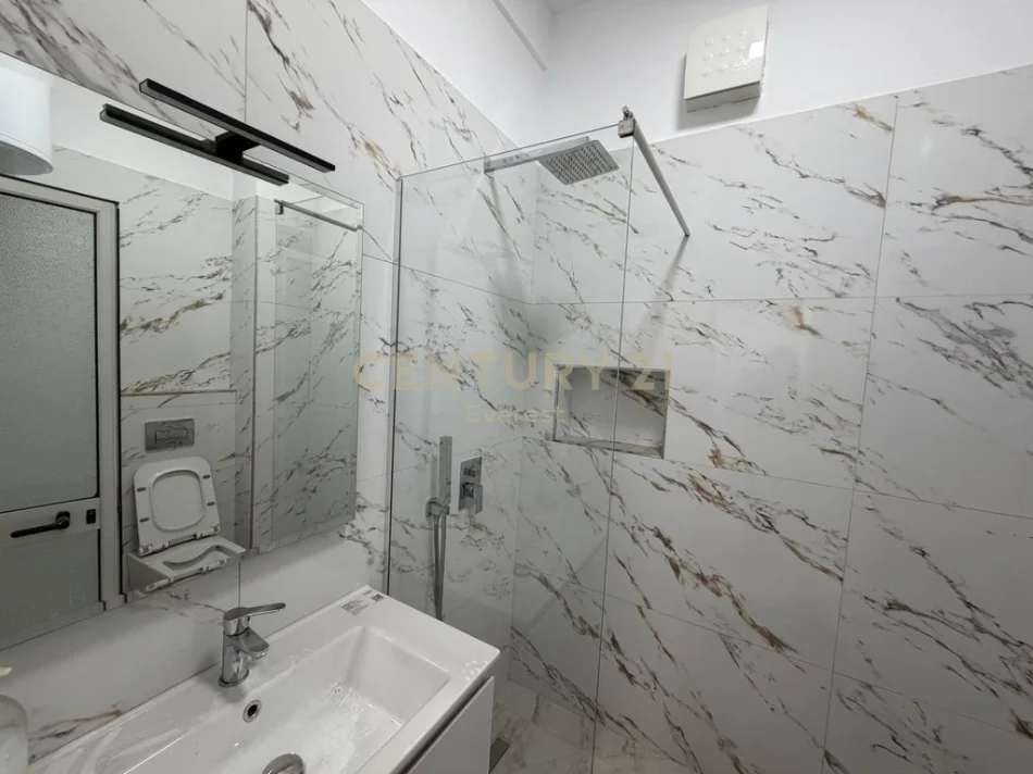 Tirane, jepet me qera zyre Kati 3, 100 m² 1.000 € (Shallvare)