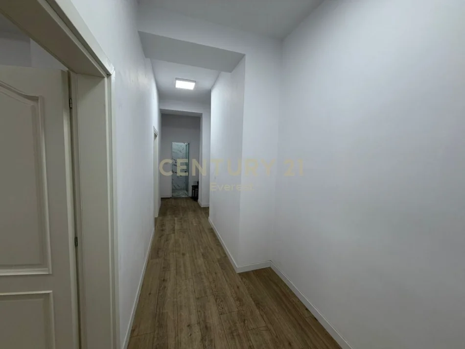 Tirane, jepet me qera zyre Kati 3, 100 m² 1.000 € (Shallvare)