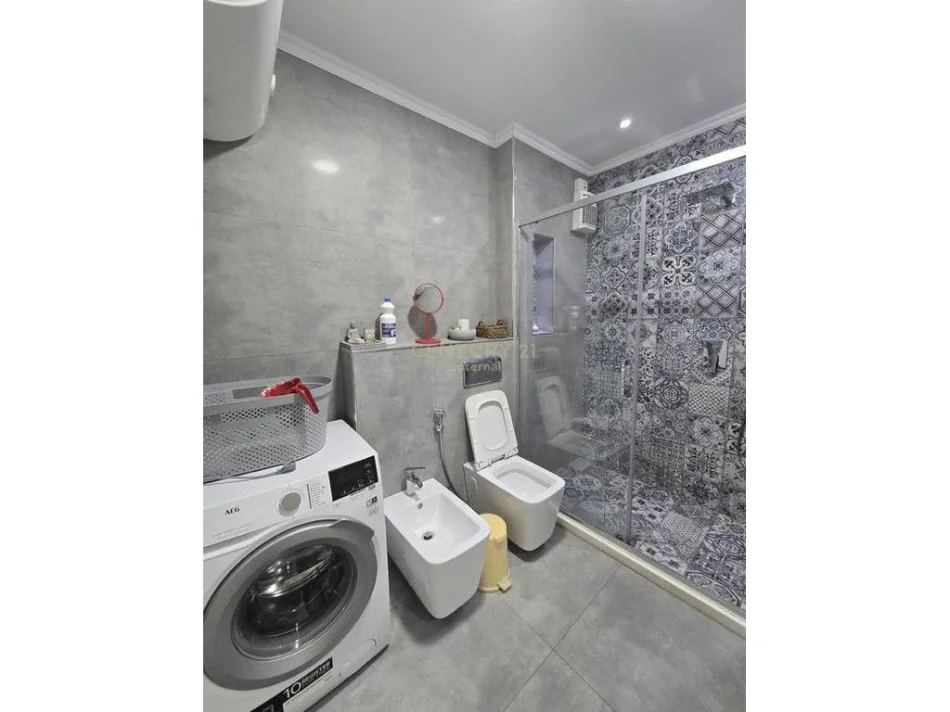Tirane, jepet me qera apartament 2+1 Kati 4, 92 m² 450 € 