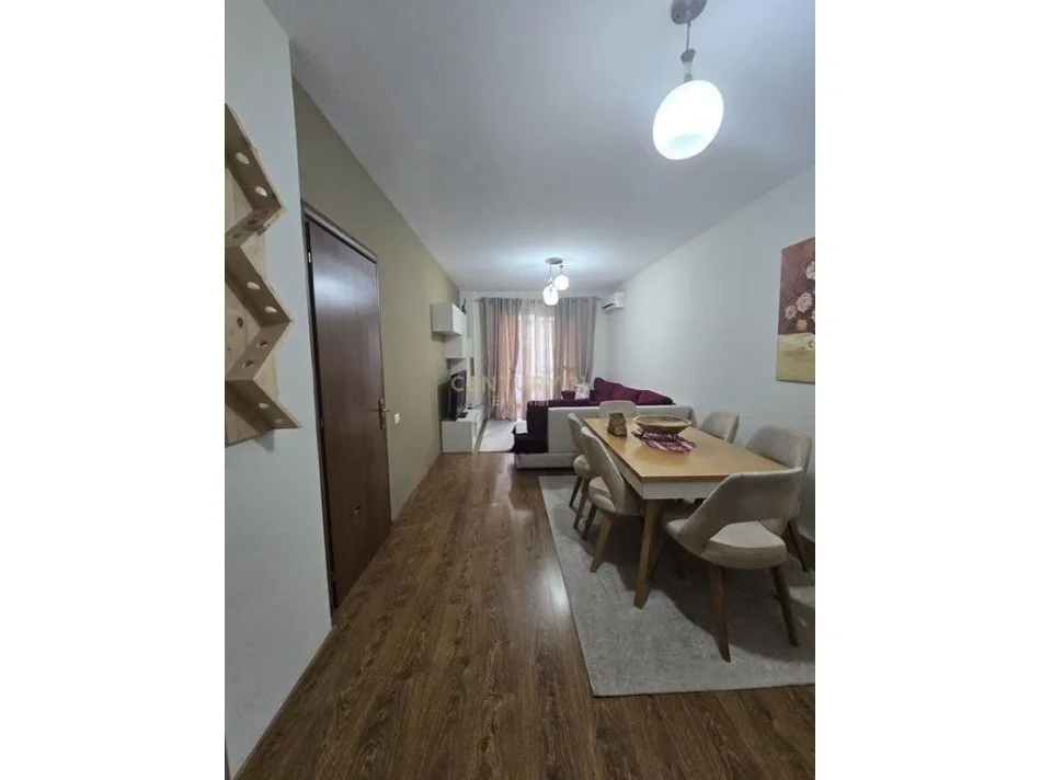 Tirane, jepet me qera apartament 2+1 Kati 4, 92 m² 450 € 
