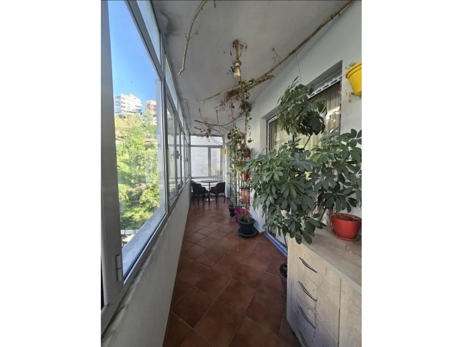 Tirane, jepet me qera apartament 2+1 Kati 4, 92 m² 450 € 