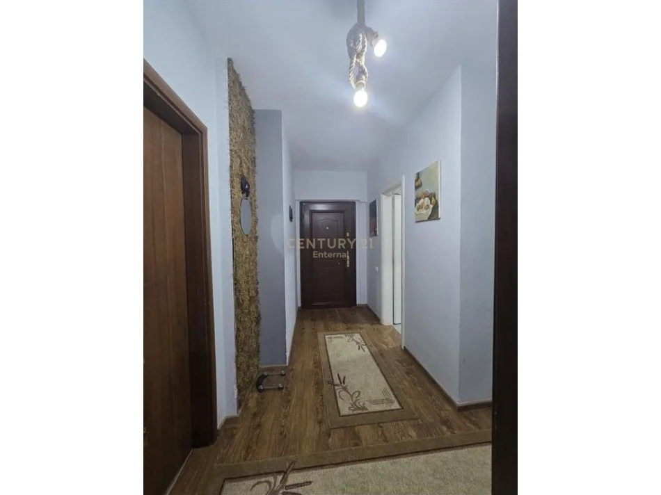 Tirane, jepet me qera apartament 2+1 Kati 4, 92 m² 450 € 
