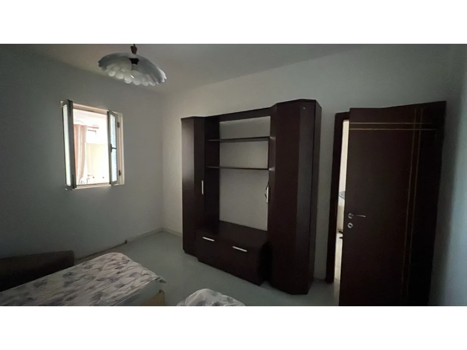 Tirane, jepet me qera apartament 2+1 Kati 3, 200 m² 500 € 