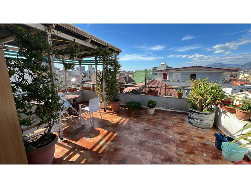 Tirane, jepet me qera apartament 2+1 Kati 3, 200 m² 500 € 