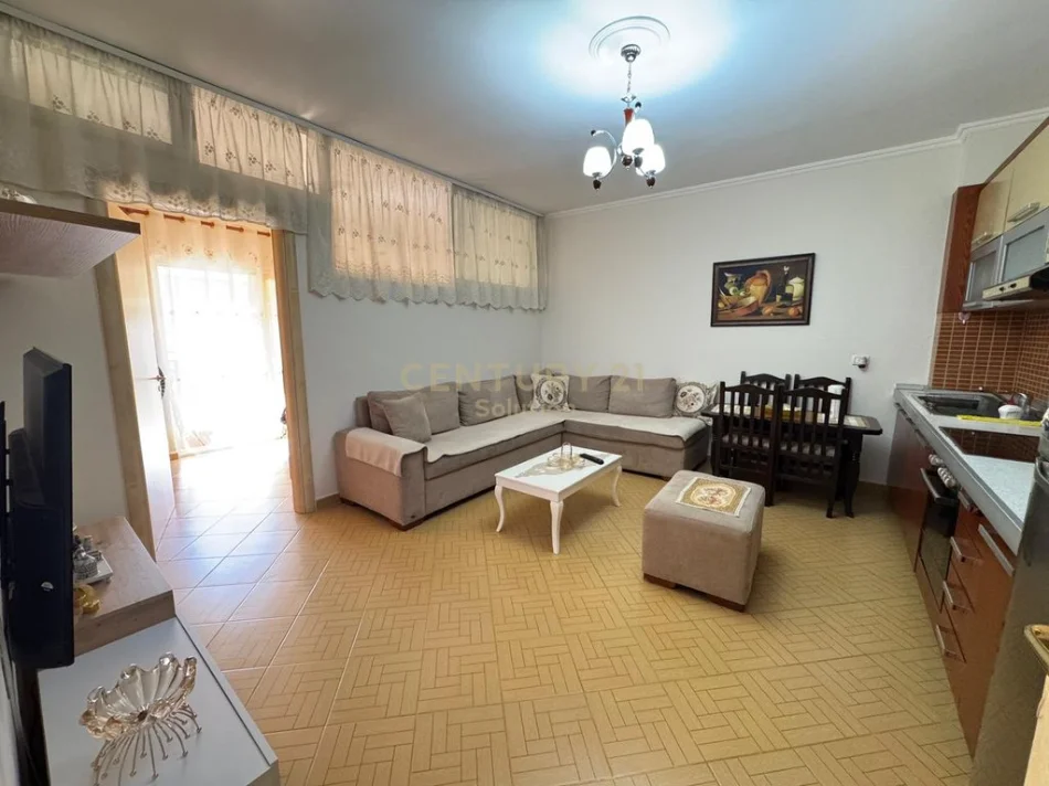 Tirane, jepet me qera 2+1 , 80 m² 450 € 