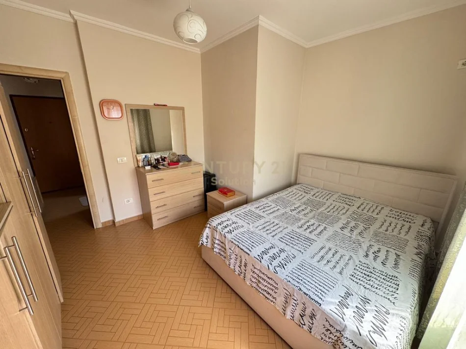 Tirane, jepet me qera 2+1 , 80 m² 450 € 