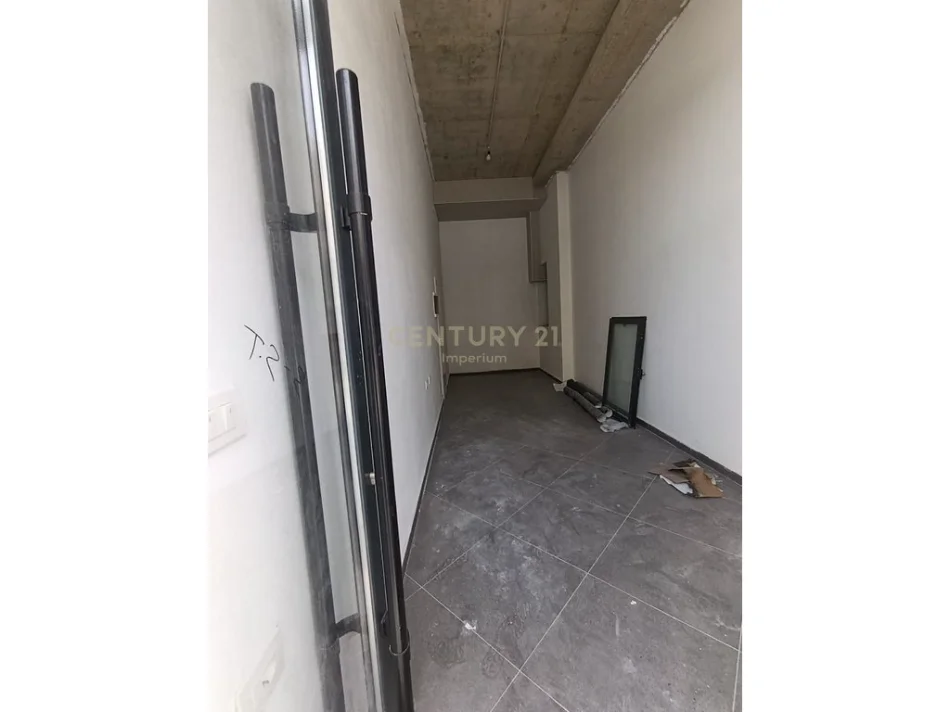 Tirane, jepet me qera ambjent biznesi Kati 0, 20 m² 400 € (bulevardi i ri rruga karl gega)