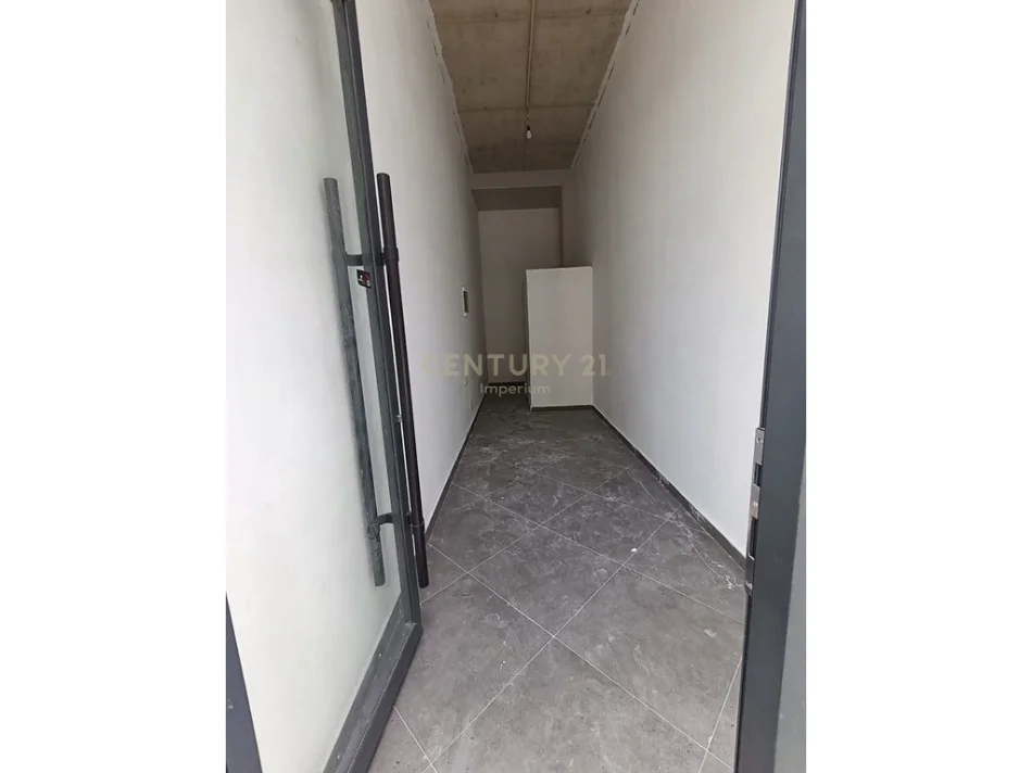 Tirane, jepet me qera ambjent biznesi Kati 0, 20 m² 400 € (bulevardi i ri rruga karl gega)